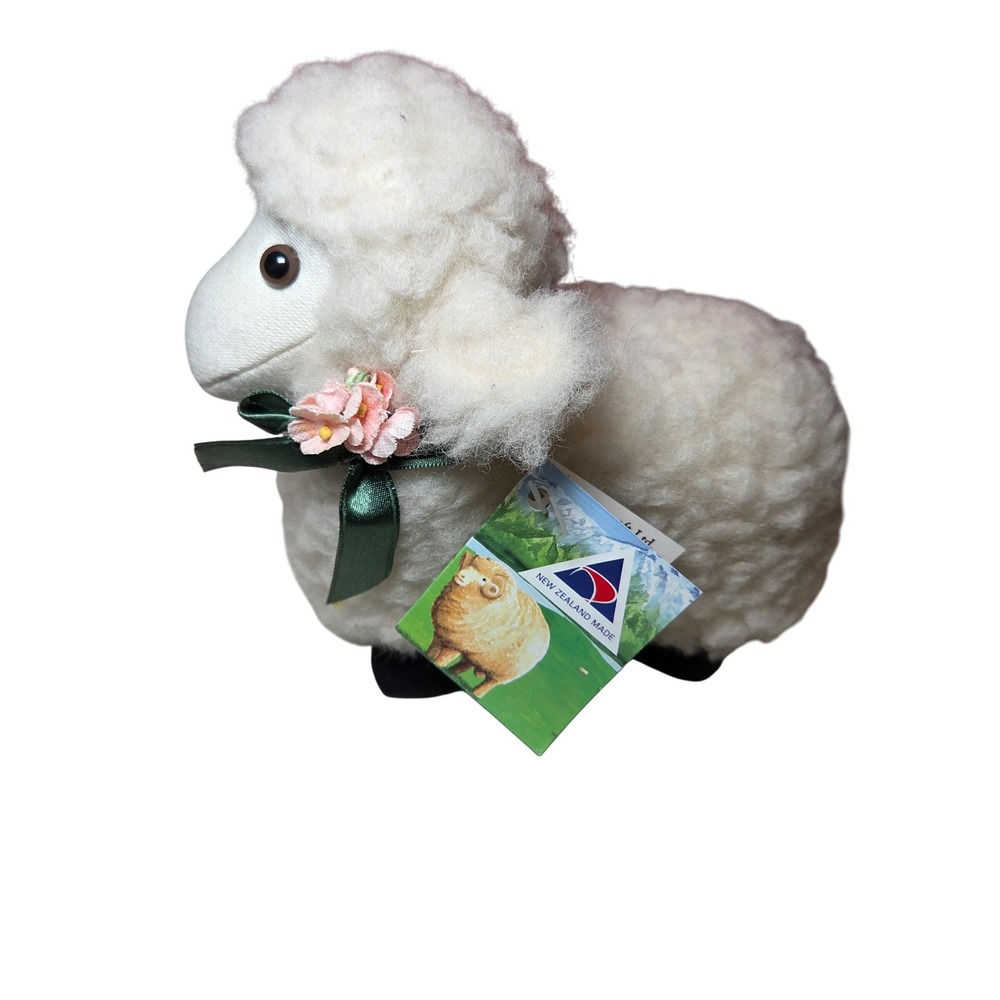Hand Made WOOL SHEEP Souvenir Noise Making Stuffed Animal NEW ZEALAND